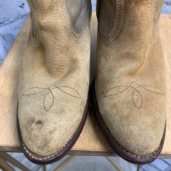 Frye Vintage Suede Western Cowboy Boots 7 Tan Distressed Heel Boho Cowgirl USA - Picture 6 of 16